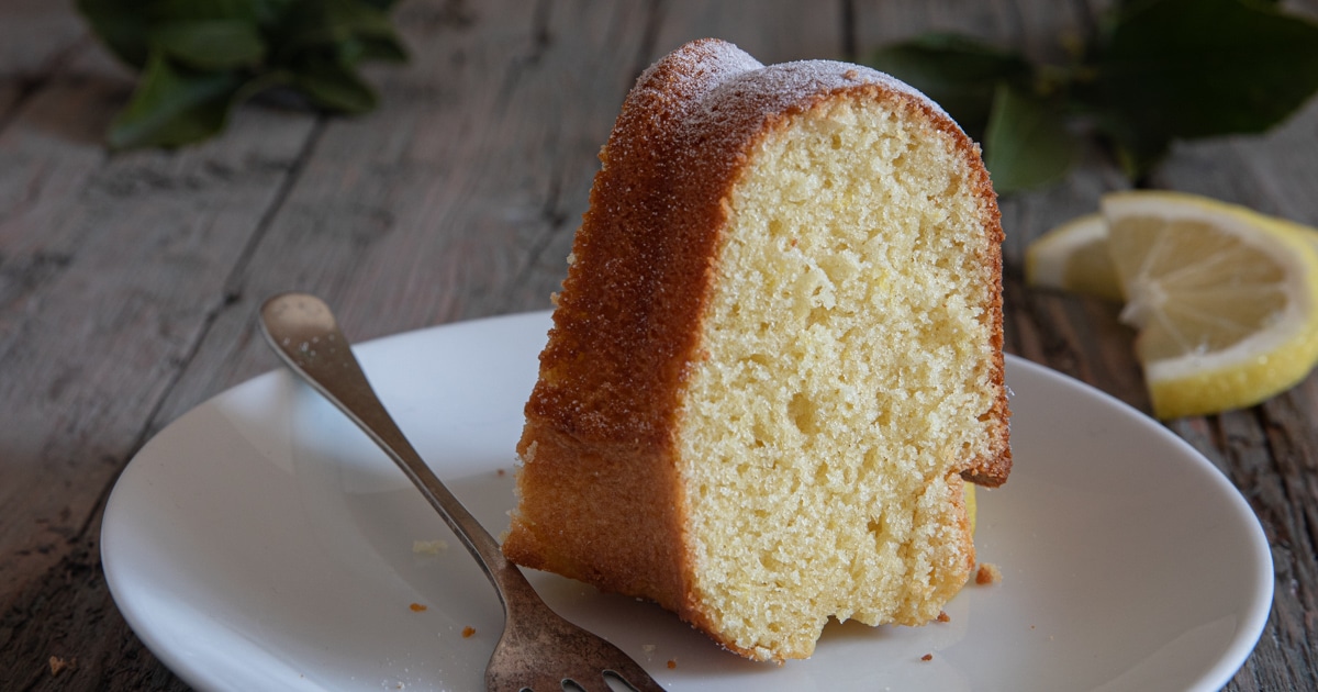 Easy One-Bowl Lemon Cake: Moist Perfection with Simple Glaze